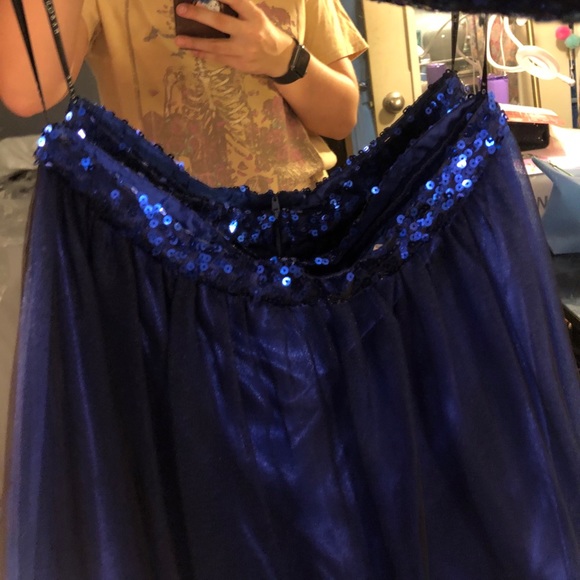 PROM DRESS SIZE 5/6 - Picture 3 of 6